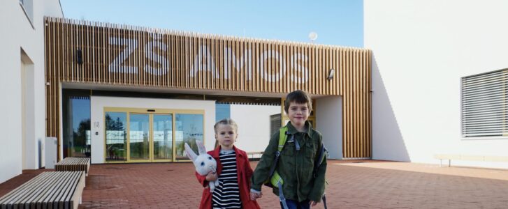 Nová škola ukazuje dětem kouzlo dřeva